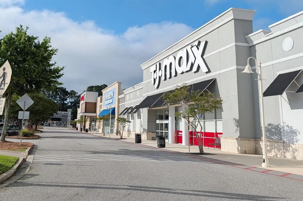 Shopping & Dining